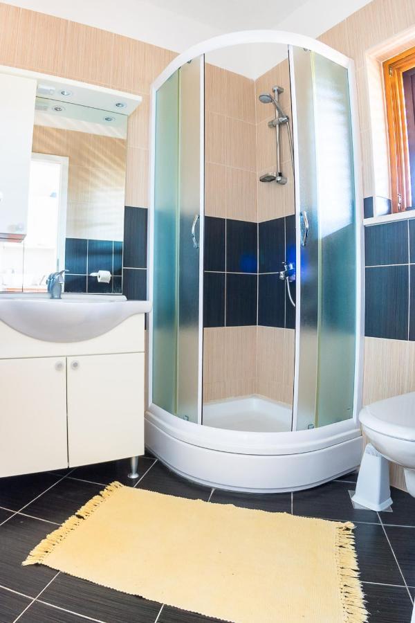 Apartmani Fides ลุมบาร์ดา ภายนอก รูปภาพ